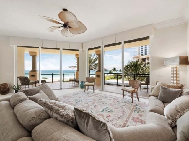 Longboat Key: Four Bedroom Beachfront living area